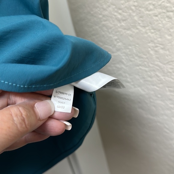 LIKE NEW! Athleta Levitate Poplin Tank - Picture 14 of 14